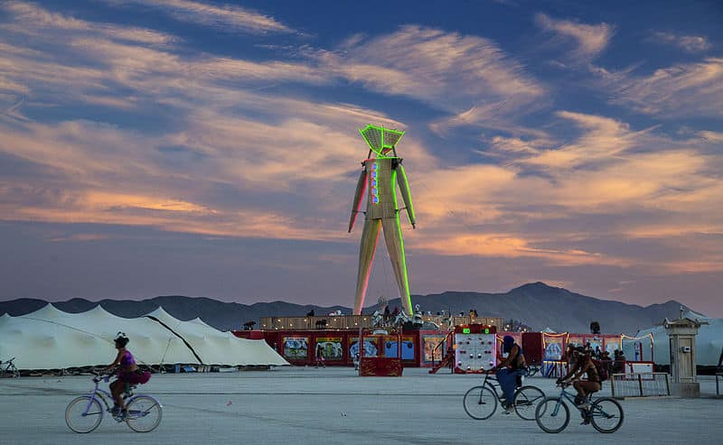 Tech Elites Recreate Burning Man Inside Their Living Rooms