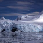 1024px-Glacier_on_Antarctic_coast,_mountain_behind